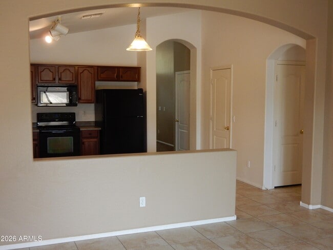 Building Photo - 40754 W Sanders Way