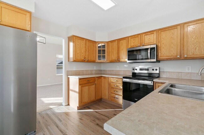 Building Photo - 7875 Montarbor Dr