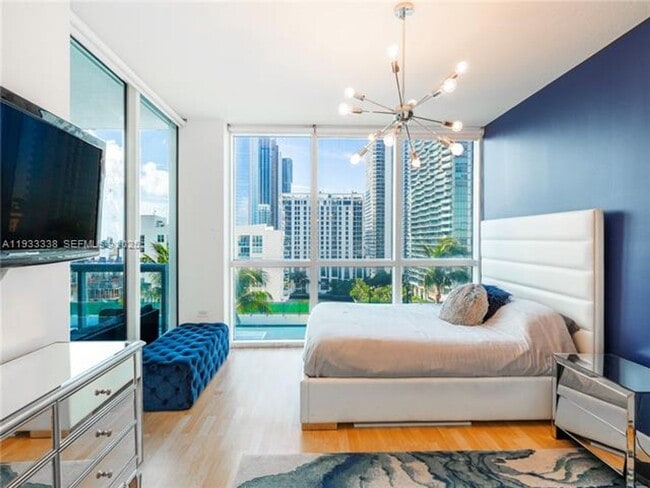 Building Photo - 480 NE 30th St