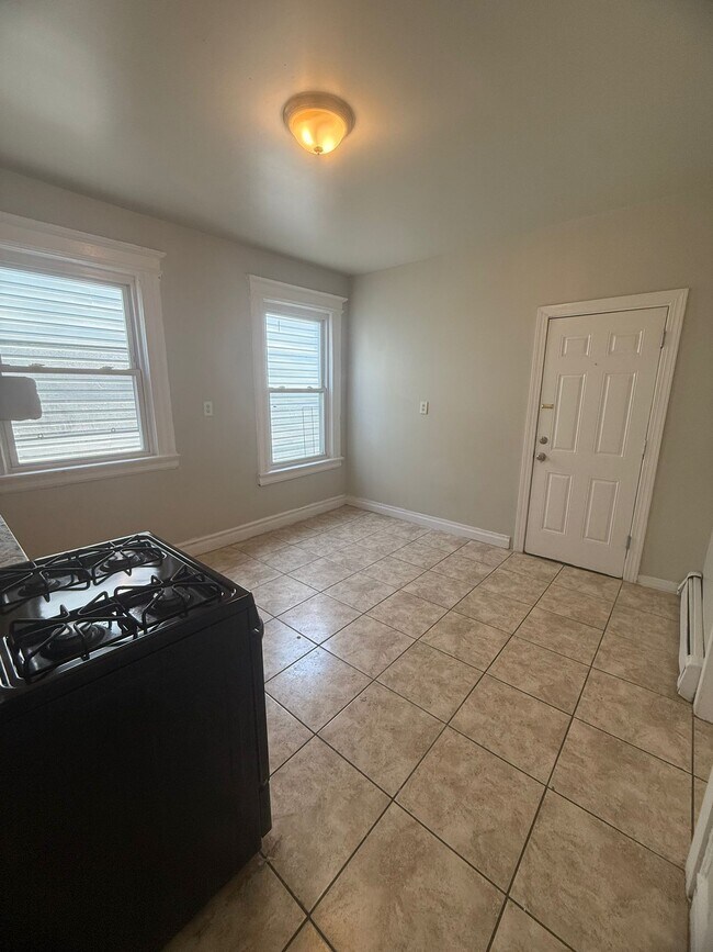 Building Photo - 30 Wainwright St