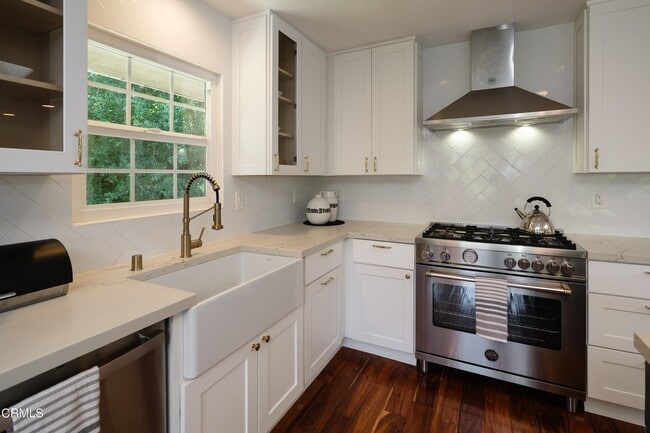 Building Photo - 1721 La Loma Rd