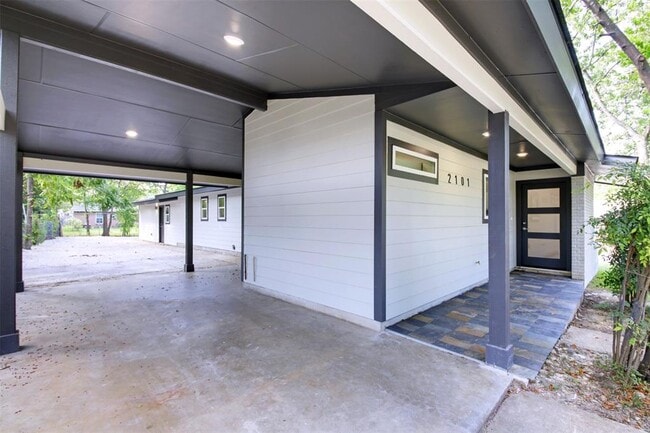 Building Photo - 2101 Benwick Cir