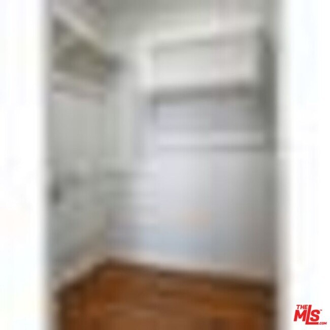 Building Photo - 12712 Moorpark St