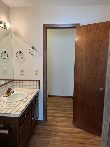 Building Photo - 636 Horizon Dr