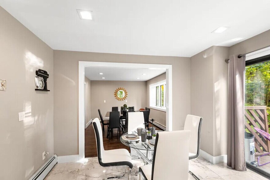 Building Photo - 1099 NY-17M