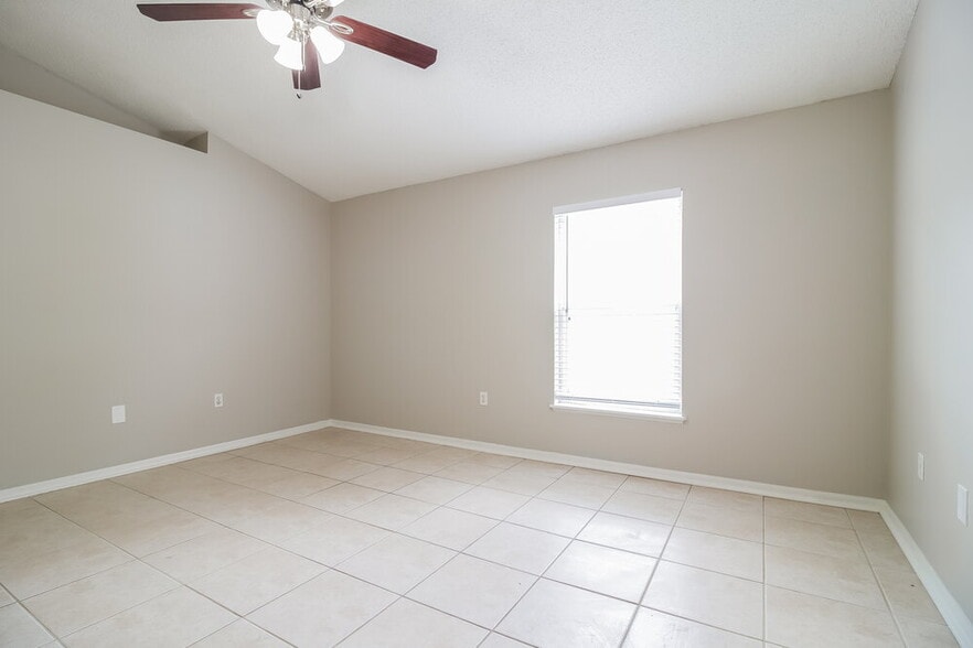 Building Photo - 12514 Woodbury Cove Dr
