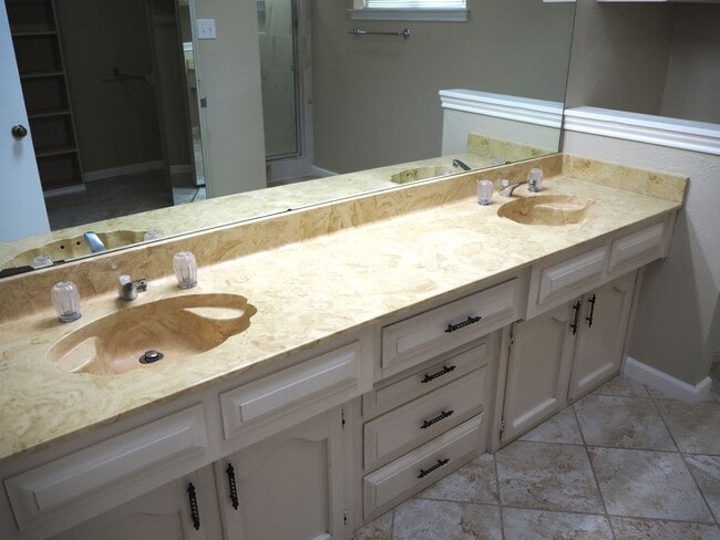 Building Photo - 1934 Maxwell Dr