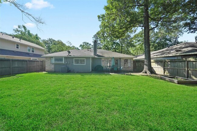 Building Photo - 2911 Parkwood Manor Dr