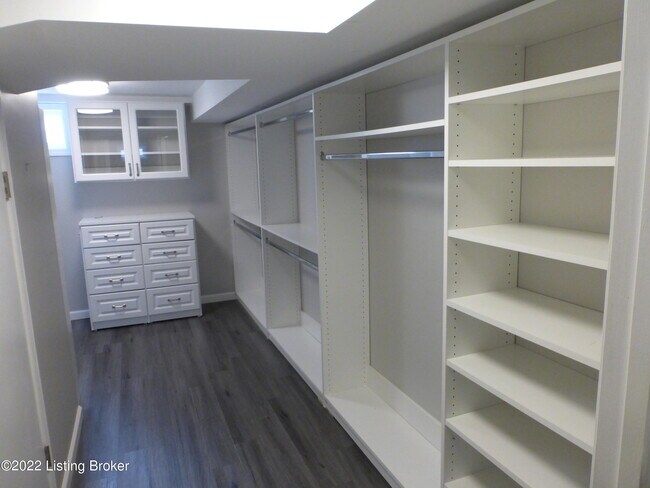 Building Photo - 701 Rudy Ln