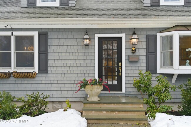 Building Photo - 96 Lakeshore Dr