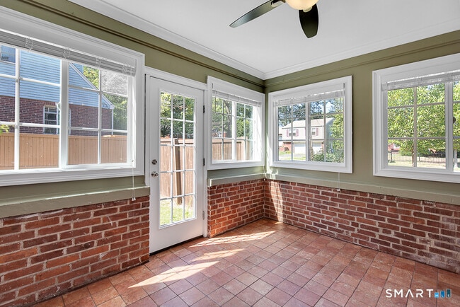 Building Photo - 134 Dyer St