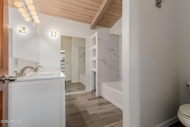 Building Photo - 6140 E Peak View Rd