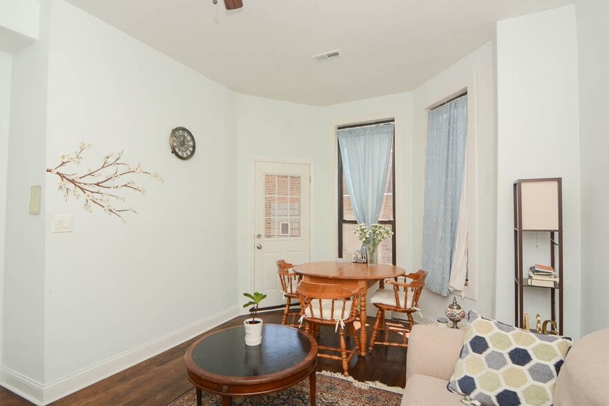 Building Photo - 2347 W 24th Pl