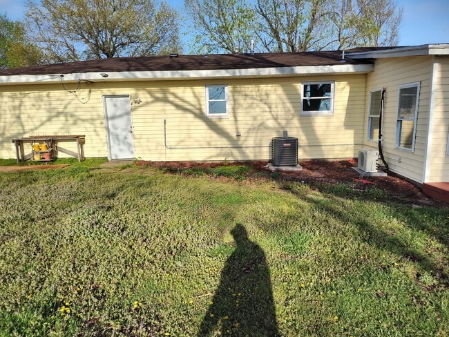 Building Photo - 2025 N 432