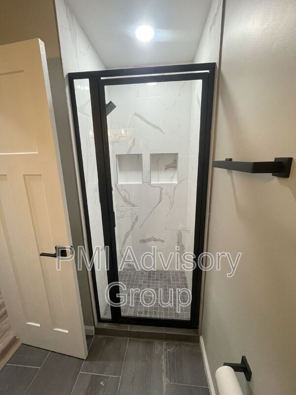 Building Photo - 7416 SW 27th St