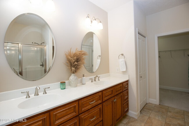 Building Photo - 5 Kemper Woods Ct