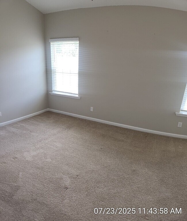 Building Photo - 64 Sunflower Cir NE