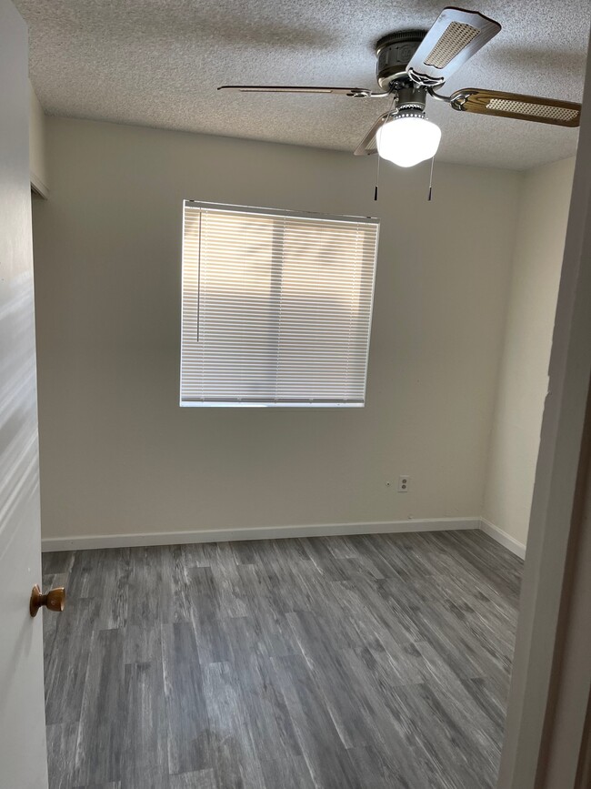 Building Photo - 1392 W Orchid Pl