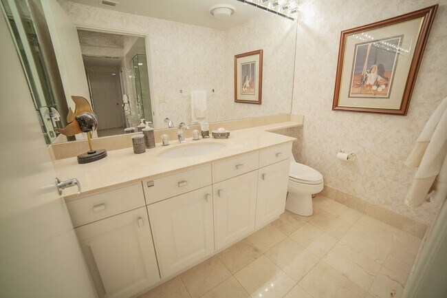 Building Photo - Luxury Seasonal or Annual Rental in the Prestigious Grand Bay Community – Longboat Key