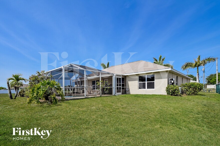 Building Photo - 1003 NW 8th Pl