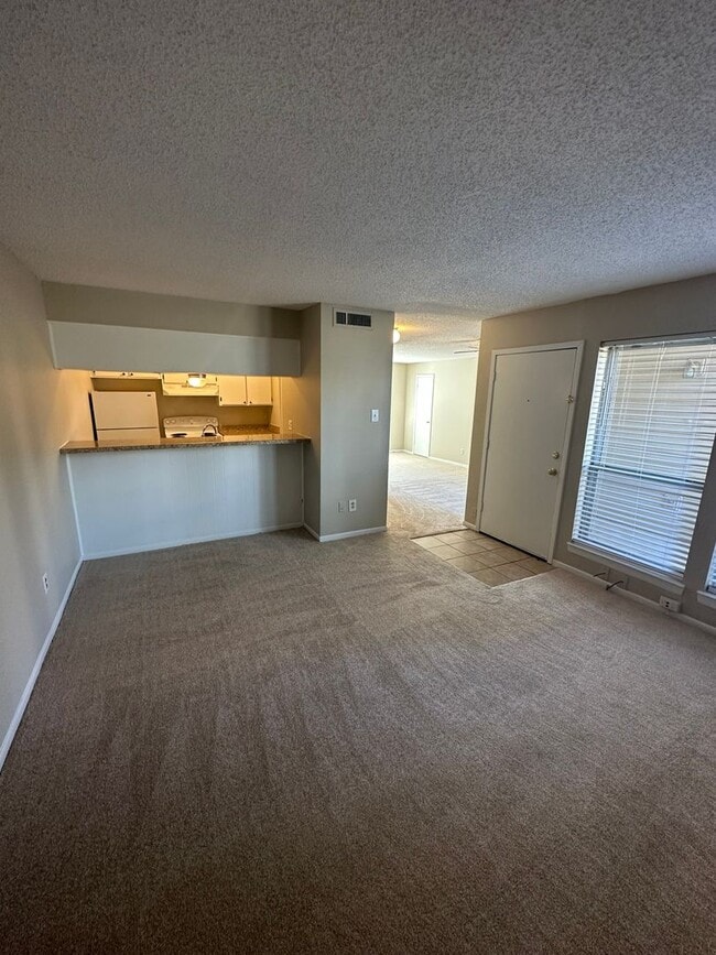 Building Photo - 6687 Whispering Oak Pl