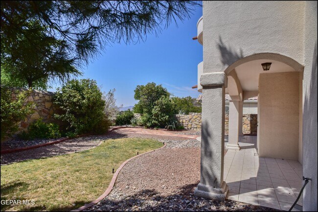Building Photo - 1560 Via Appia St