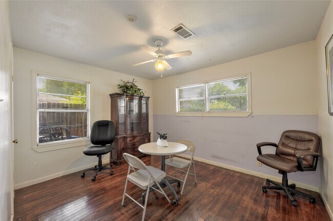 Building Photo - 3627 Thistle St