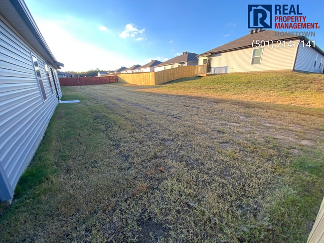 Building Photo - 1495 Meadows Dr