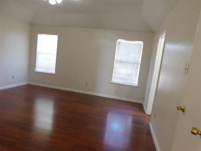 Building Photo - 2206 Laurel Land Ln