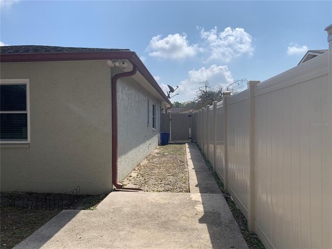 Building Photo - 6501 Crystal Brook Dr