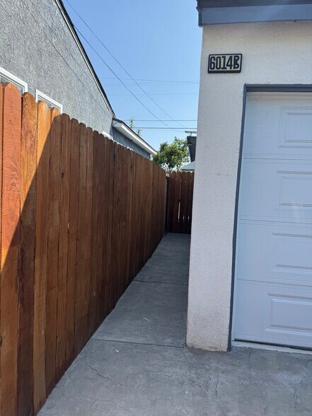Building Photo - 6014 Lincoln Ave