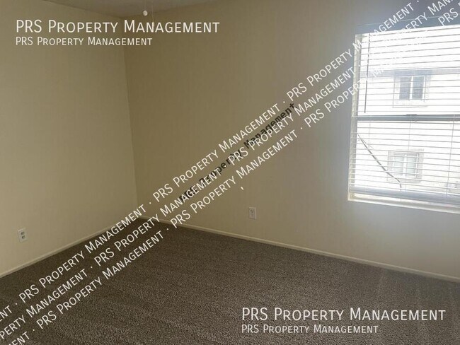 Building Photo - 465 W Ivyglen St