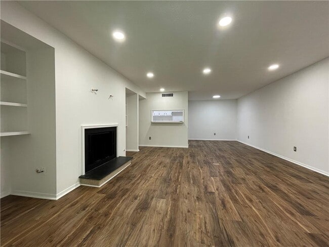 Building Photo - 1006 Dunbar Dr