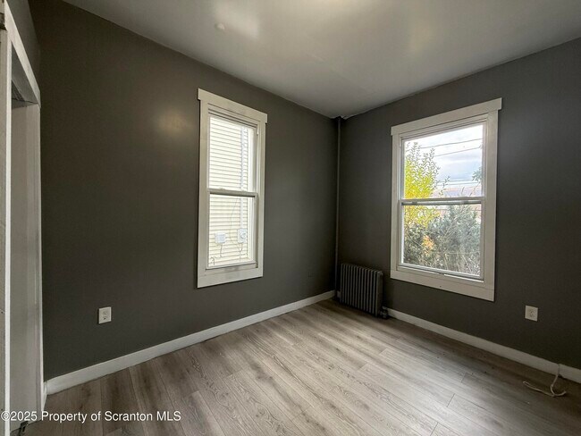 Building Photo - 2204 Golden Ave