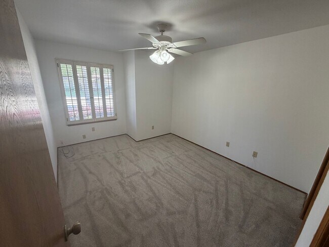 Building Photo - 4 bedroom | 2 bathroom | Gold River home