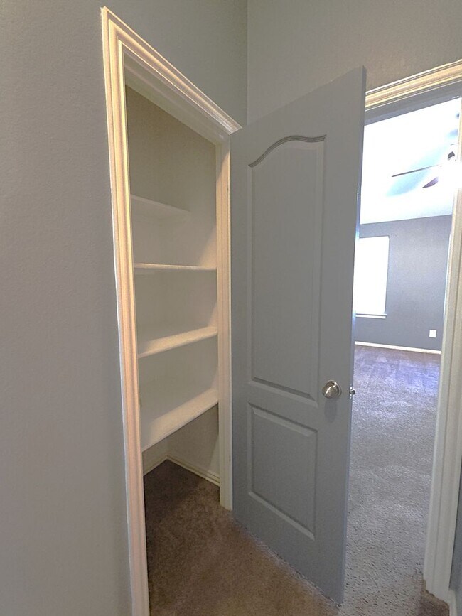 Building Photo - 3323 Mugsy Dr