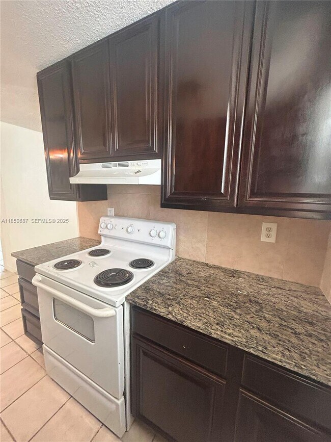 Building Photo - 5814 NE 4th Ct