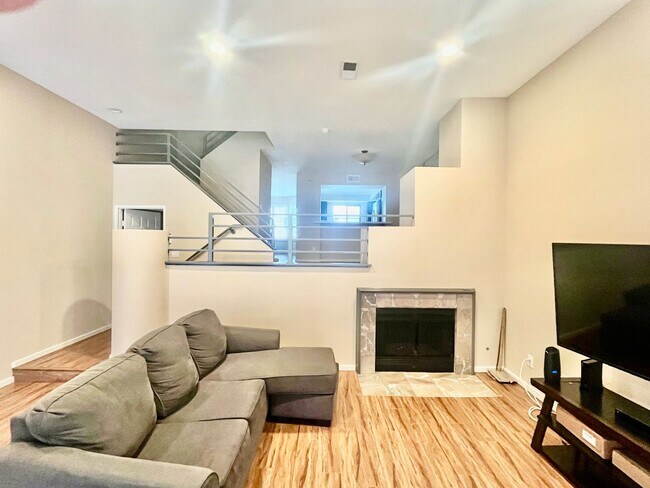 Building Photo - Beautiful 2bd/2bath townhome in Cambridge Terrace Community.