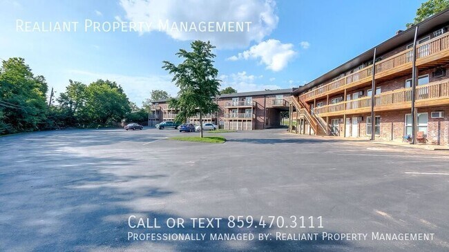 Building Photo - 2021 Cambridge Dr