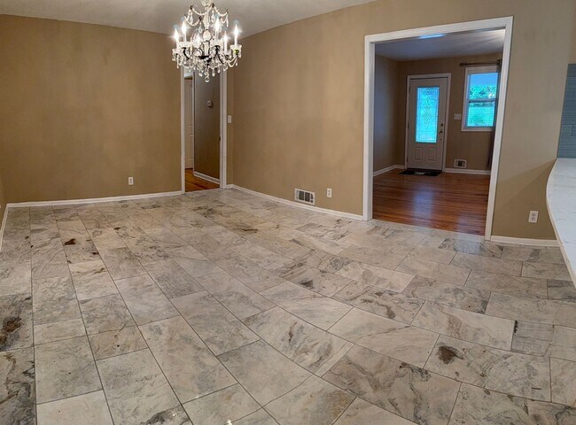 Building Photo - 5 Bedroom/4 Bath Home for lease on 1.5 Acr...