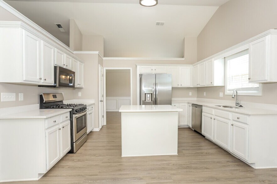 Building Photo - 402 Black Fox Dr