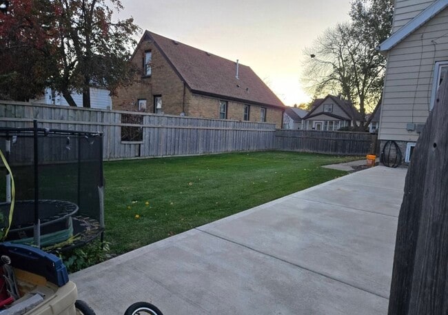 Building Photo - 412 S 73rd St