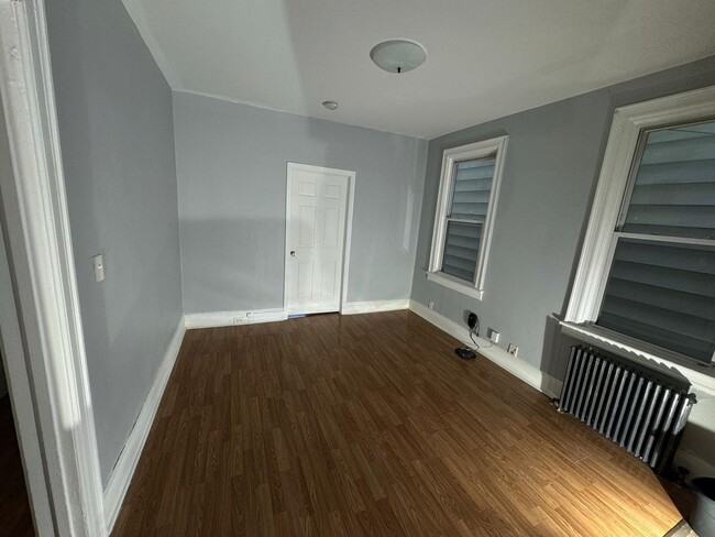 Building Photo - 136 W 30th St