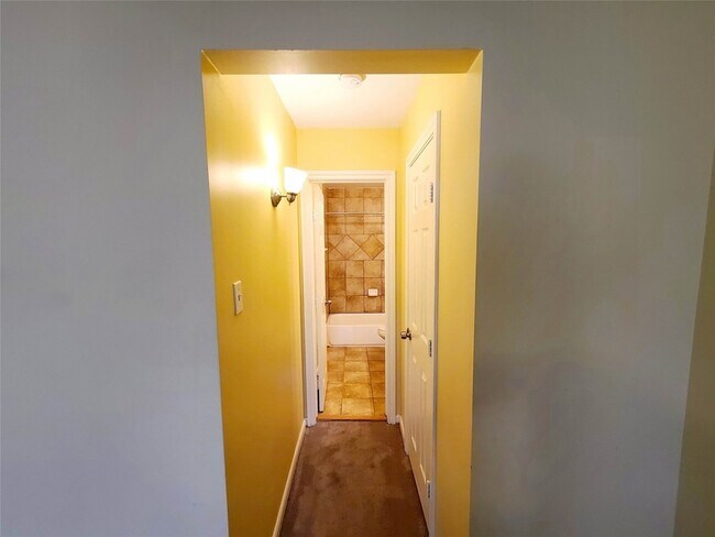 Building Photo - 4931 Junius St