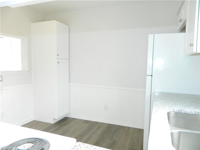 Building Photo - Brandon