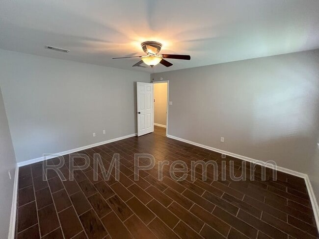 Building Photo - 522 Fawn Lake Dr