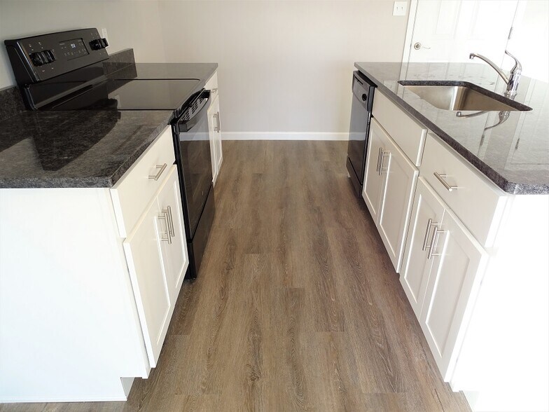 Building Photo - 21 Cobblestone Ct