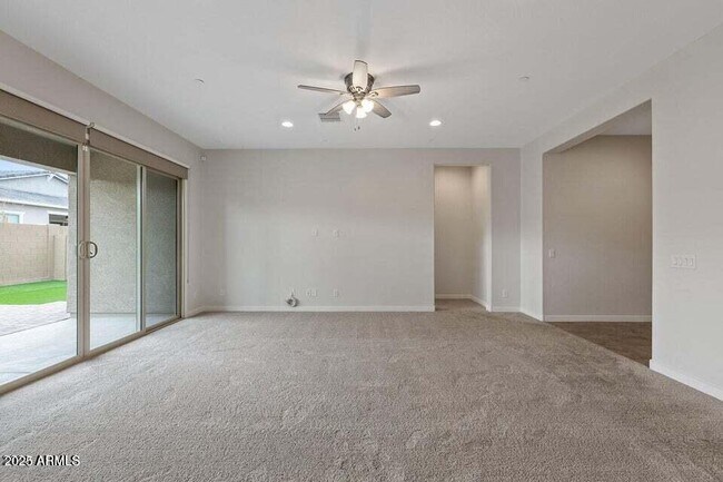 Building Photo - 9749 E Tahoe Ave