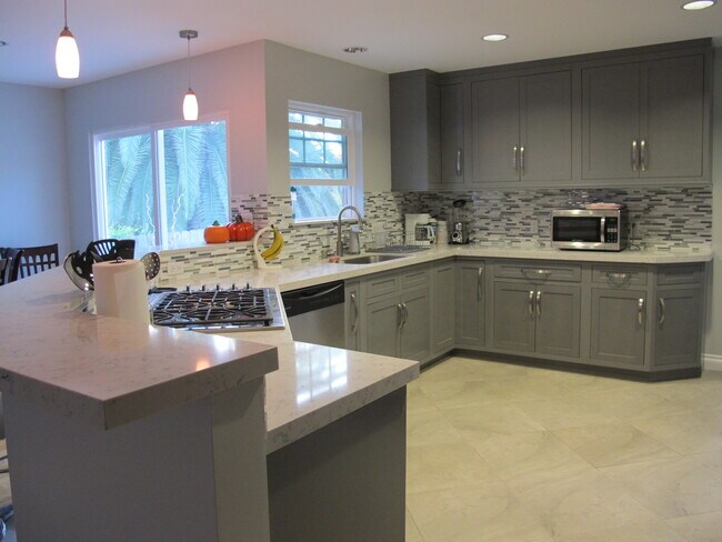 Primary Photo - 8001 Kittyhawk Ave