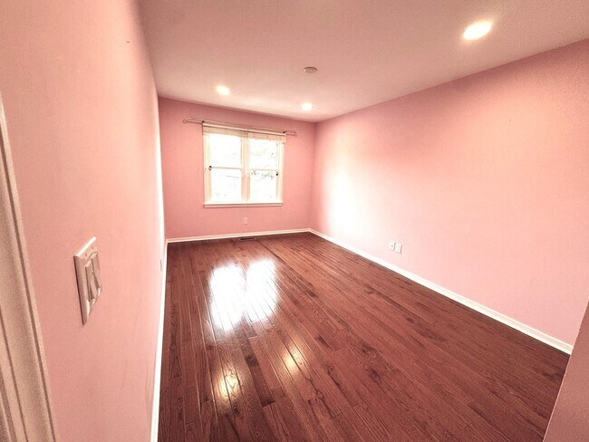 Building Photo - 4002 Franklin Ct